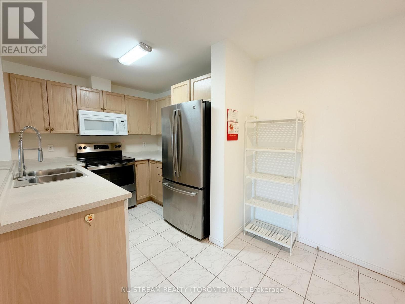 Single Family at A11- 108 Finch Avenue, Toronto (Newtonbrook West), Ontario - Photo 6 - RE/MAX Garden City Realty