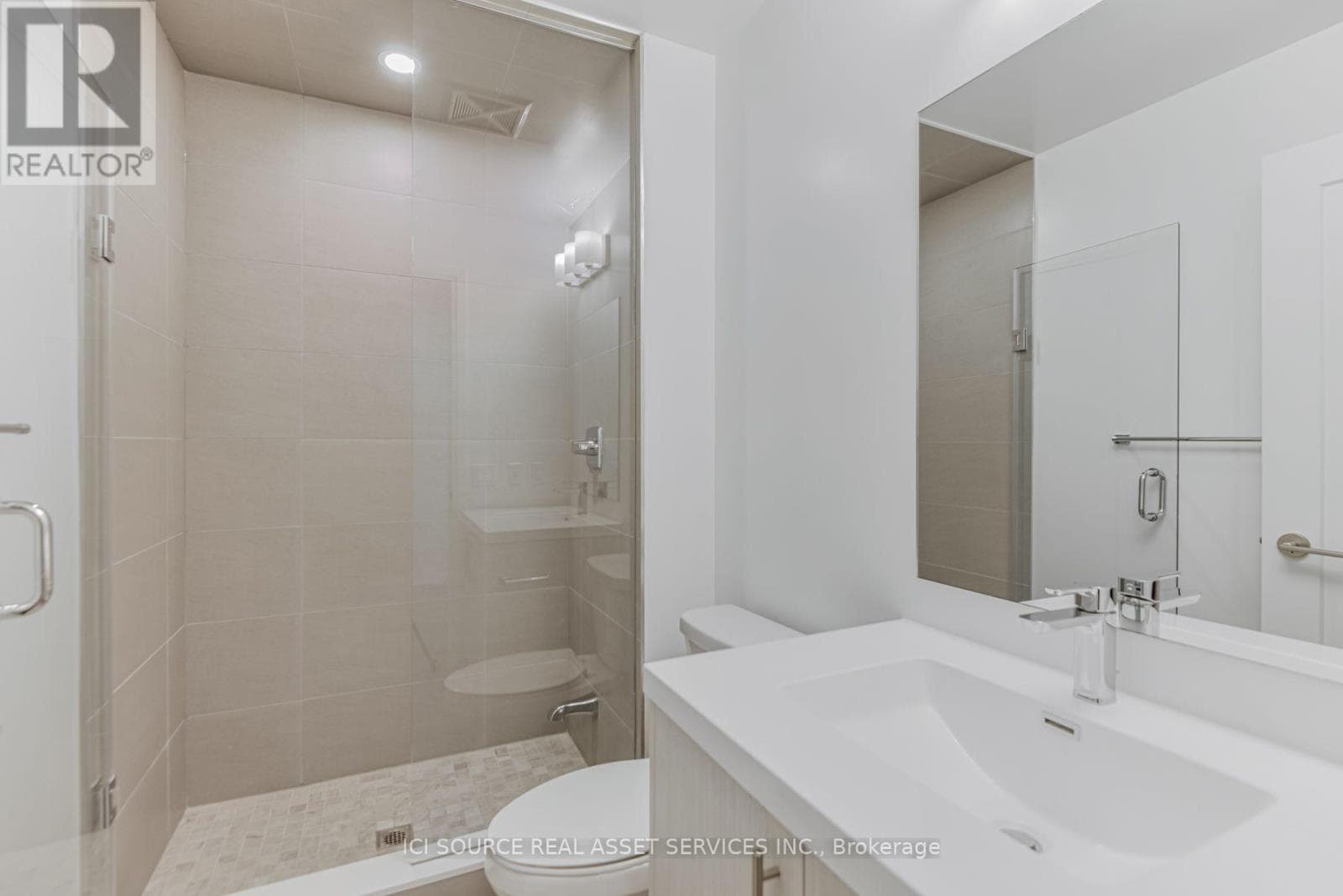 Single Family at 905- 286 Main Street, Toronto (East End-Danforth), Ontario - Photo 5 - RE/MAX Garden City Realty