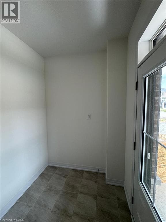 Single Family at 19 LEMON Avenue, Niagara Falls, Ontario - Photo 5 - RE/MAX Garden City Realty