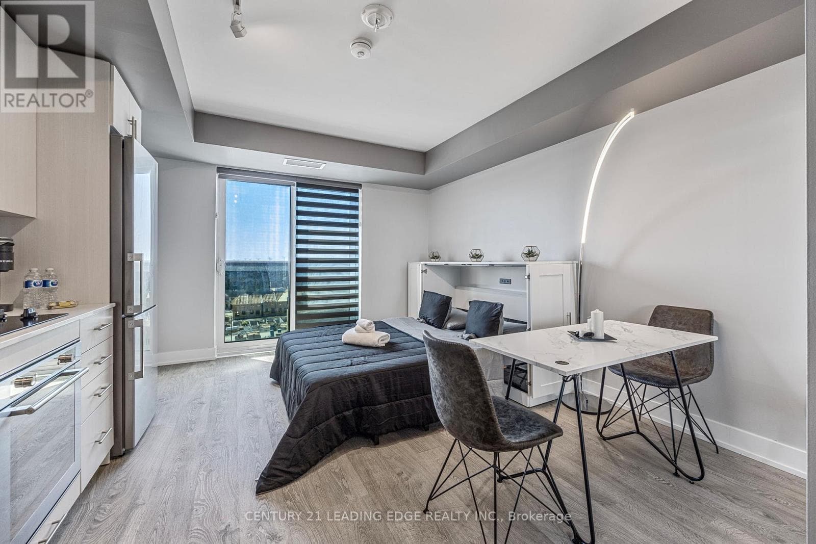 819- 2550 SIMCOE Street