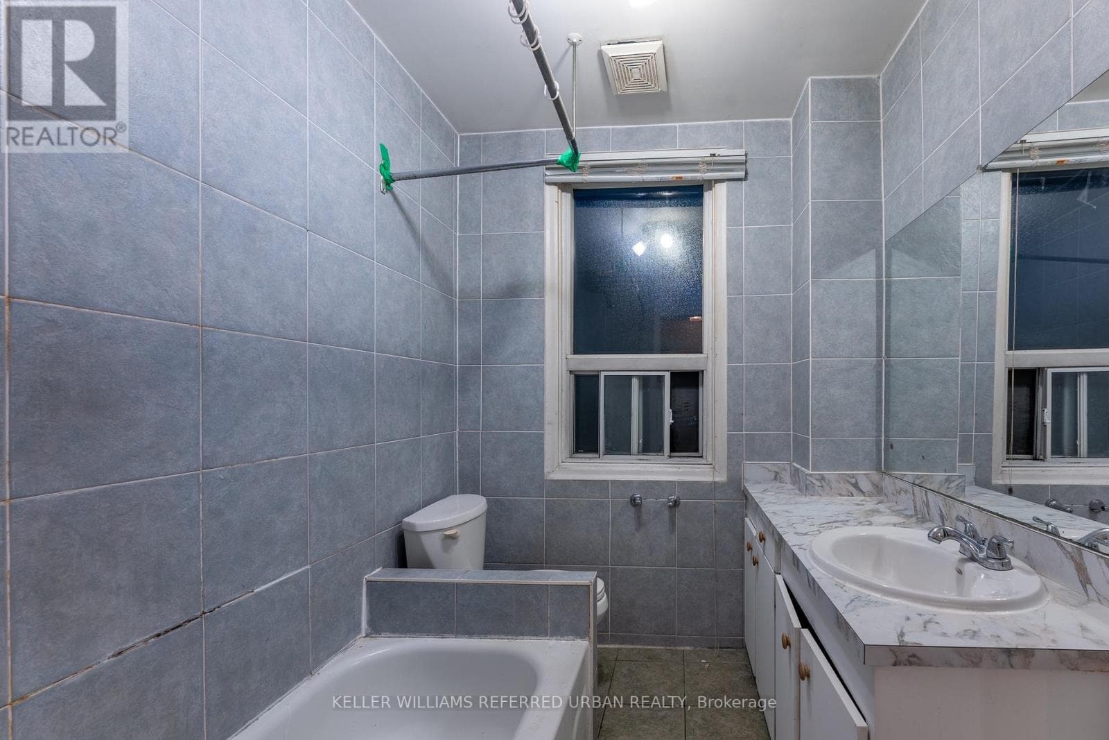 Multi-family at Upper- 716 Lansdowne Avenue, Toronto (Dovercourt-Wallace Emerson-Junction), Ontario - Photo 5 - RE/MAX Garden City Realty