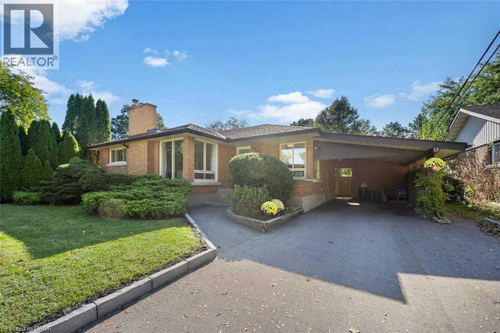 Single Family at 13 RIDLEY HEIGHTS Road, St. Catharines, Ontario - Photo 2 - RE/MAX Garden City Realty