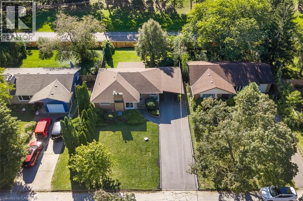 Single Family at 13 RIDLEY HEIGHTS Road, St. Catharines, Ontario - Photo 3 - RE/MAX Garden City Realty