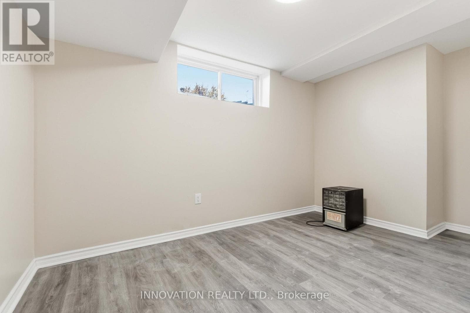 Single Family at 165 Stoneway Drive, Ottawa, Ontario - Photo 7 - RE/MAX Garden City Realty