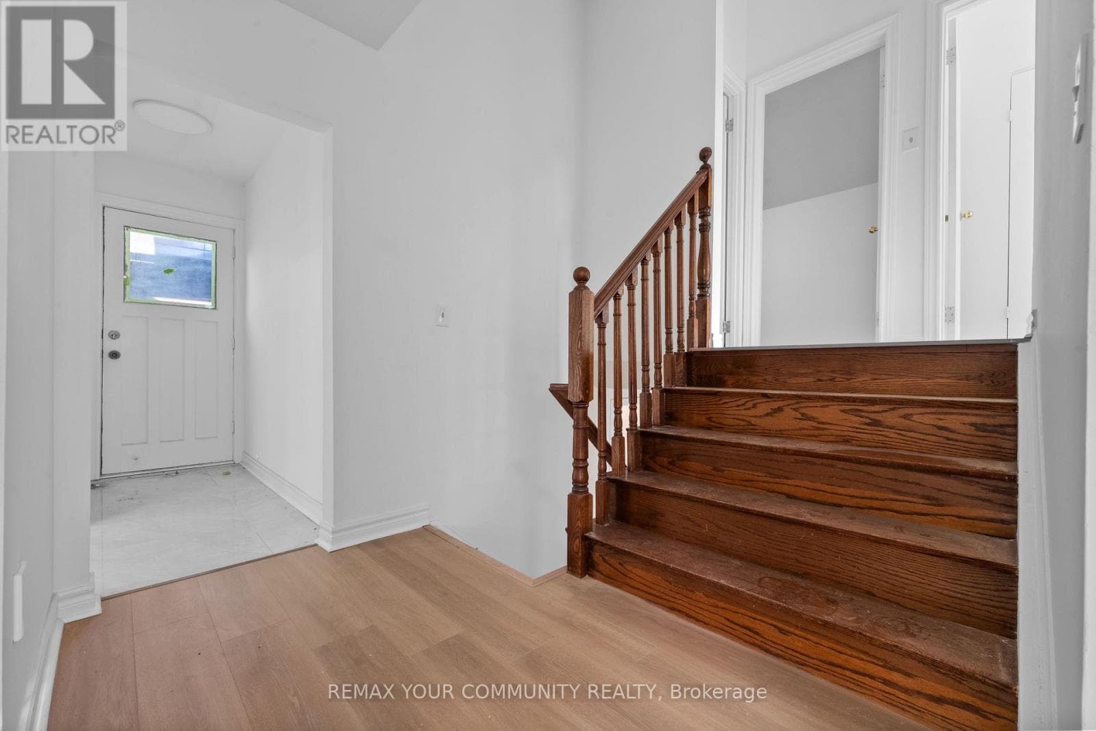Single Family at 2 Lisburn Crescent, Toronto (Don Valley Village), Ontario - Photo 6 - RE/MAX Garden City Realty