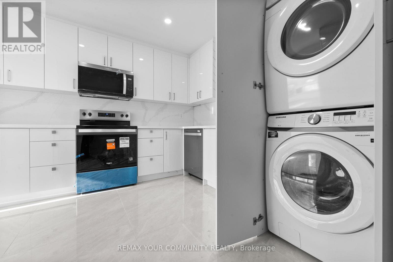 Single Family at 2 Lisburn Crescent, Toronto (Don Valley Village), Ontario - Photo 4 - RE/MAX Garden City Realty