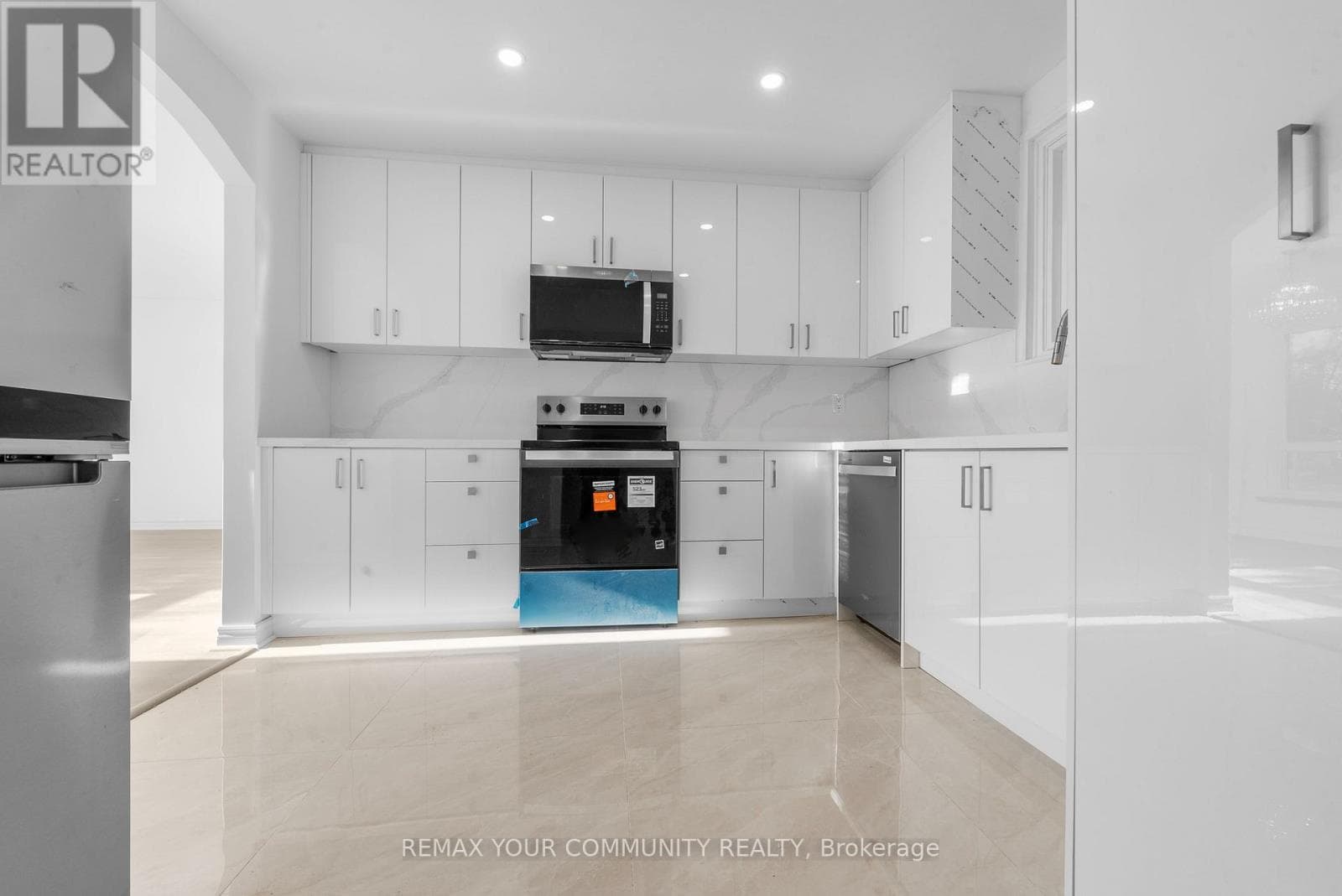 Single Family at 2 Lisburn Crescent, Toronto (Don Valley Village), Ontario - Photo 2 - RE/MAX Garden City Realty