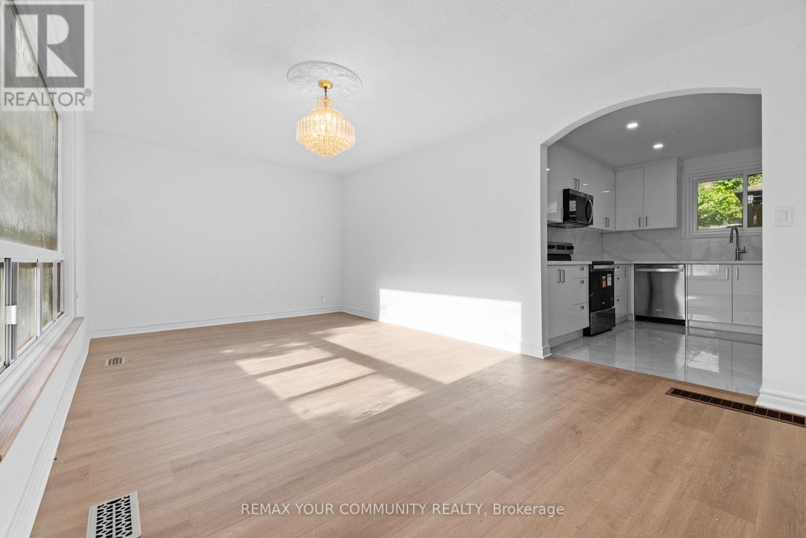 Single Family at 2 Lisburn Crescent, Toronto (Don Valley Village), Ontario - Photo 3 - RE/MAX Garden City Realty