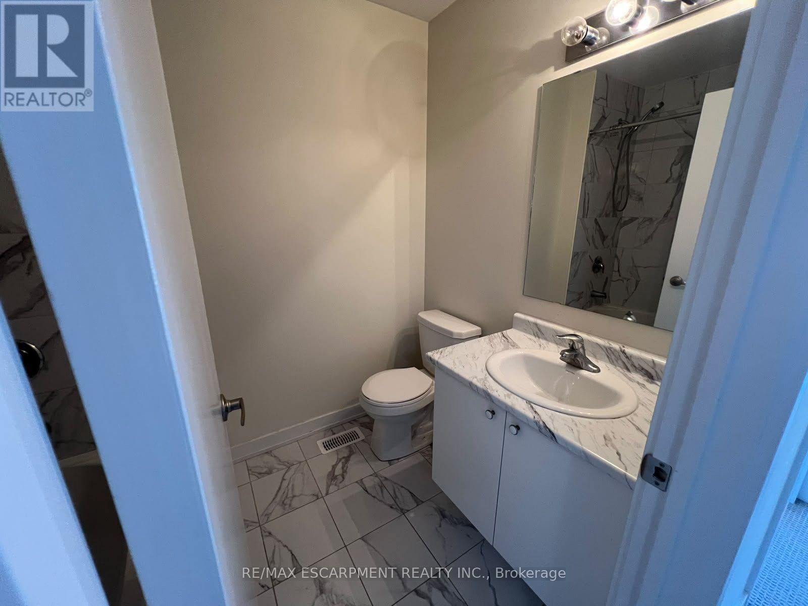 Single Family at 122- 590 North Service Road, Hamilton (Lakeshore), Ontario - Photo 10 - RE/MAX Garden City Realty