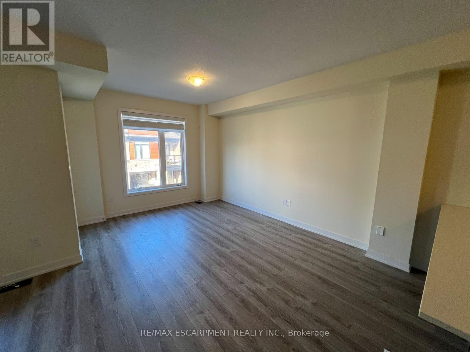 Single Family at 122- 590 North Service Road, Hamilton (Lakeshore), Ontario - Photo 9 - RE/MAX Garden City Realty