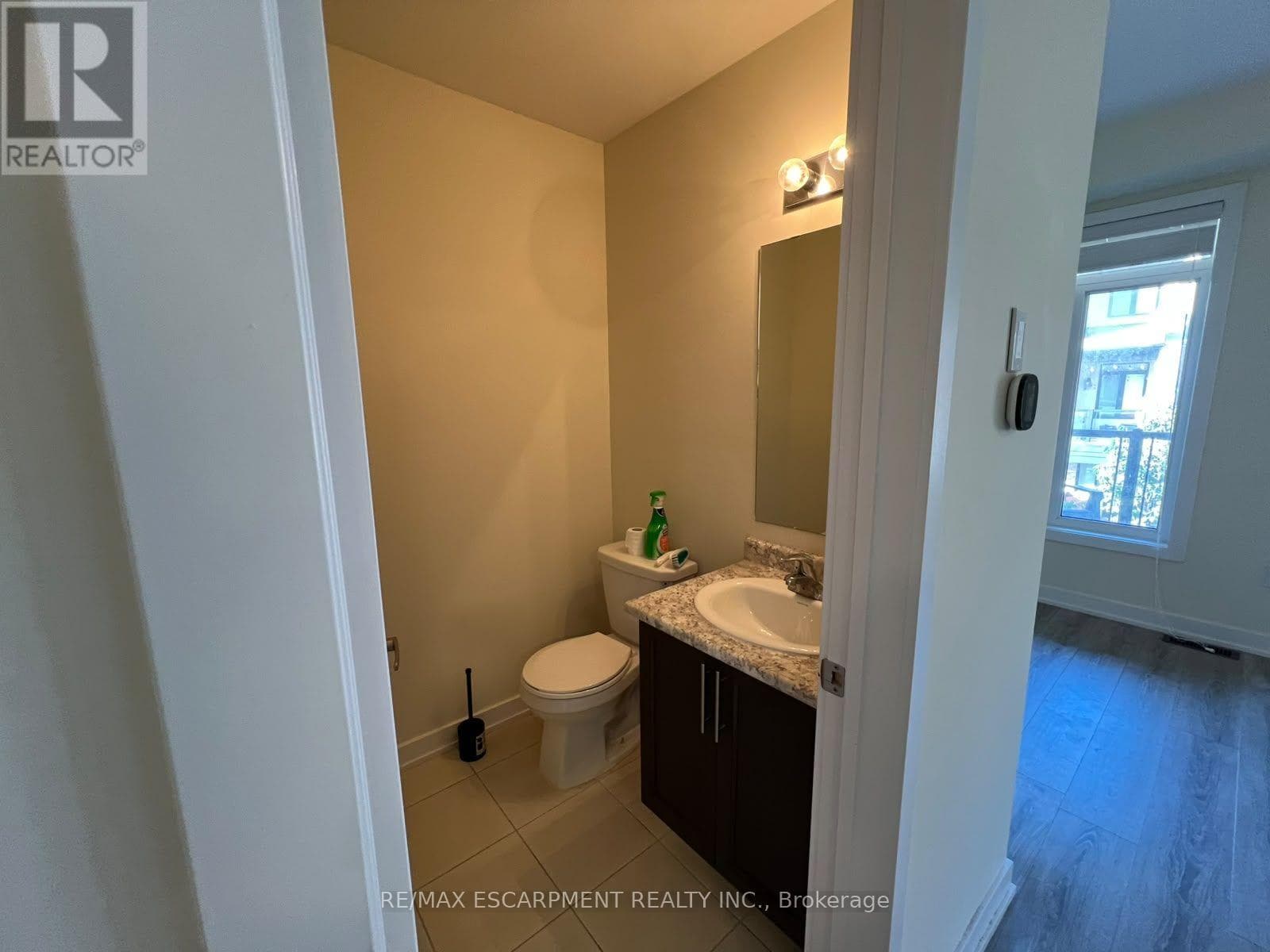 Single Family at 122- 590 North Service Road, Hamilton (Lakeshore), Ontario - Photo 6 - RE/MAX Garden City Realty