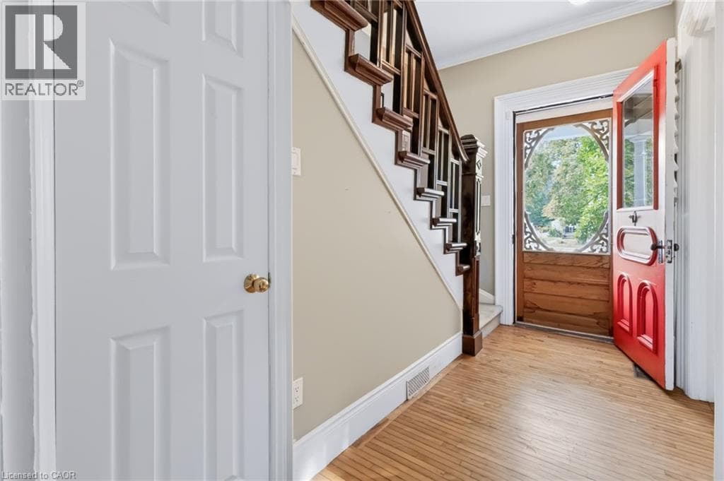 Single Family at 4245 WILLIAM Street, Beamsville, Ontario - Photo 5 - RE/MAX Garden City Realty