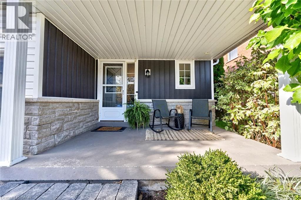 Single Family at 32 PRIMEAU Avenue, Whitby, Ontario - Photo 7 - RE/MAX Garden City Realty