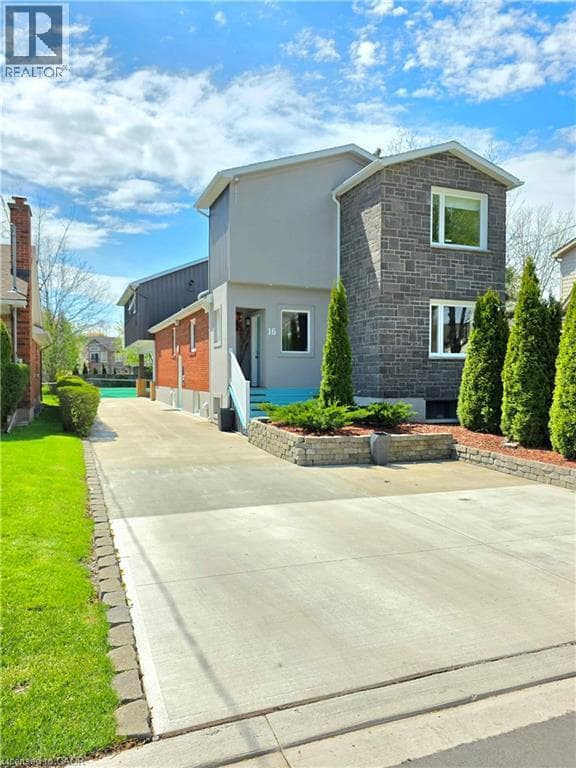 Single Family at 16 FOREST HILL Road, St. Catharines, Ontario - Photo 4 - RE/MAX Garden City Realty