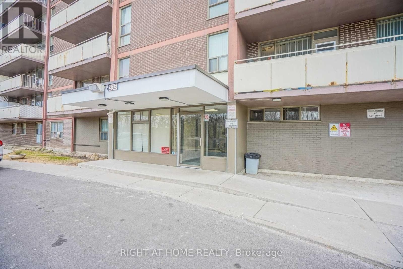 Single Family at 501- 235 Grandravine Drive, Toronto (Glenfield-Jane Heights), Ontario - Photo 2 - RE/MAX Garden City Realty