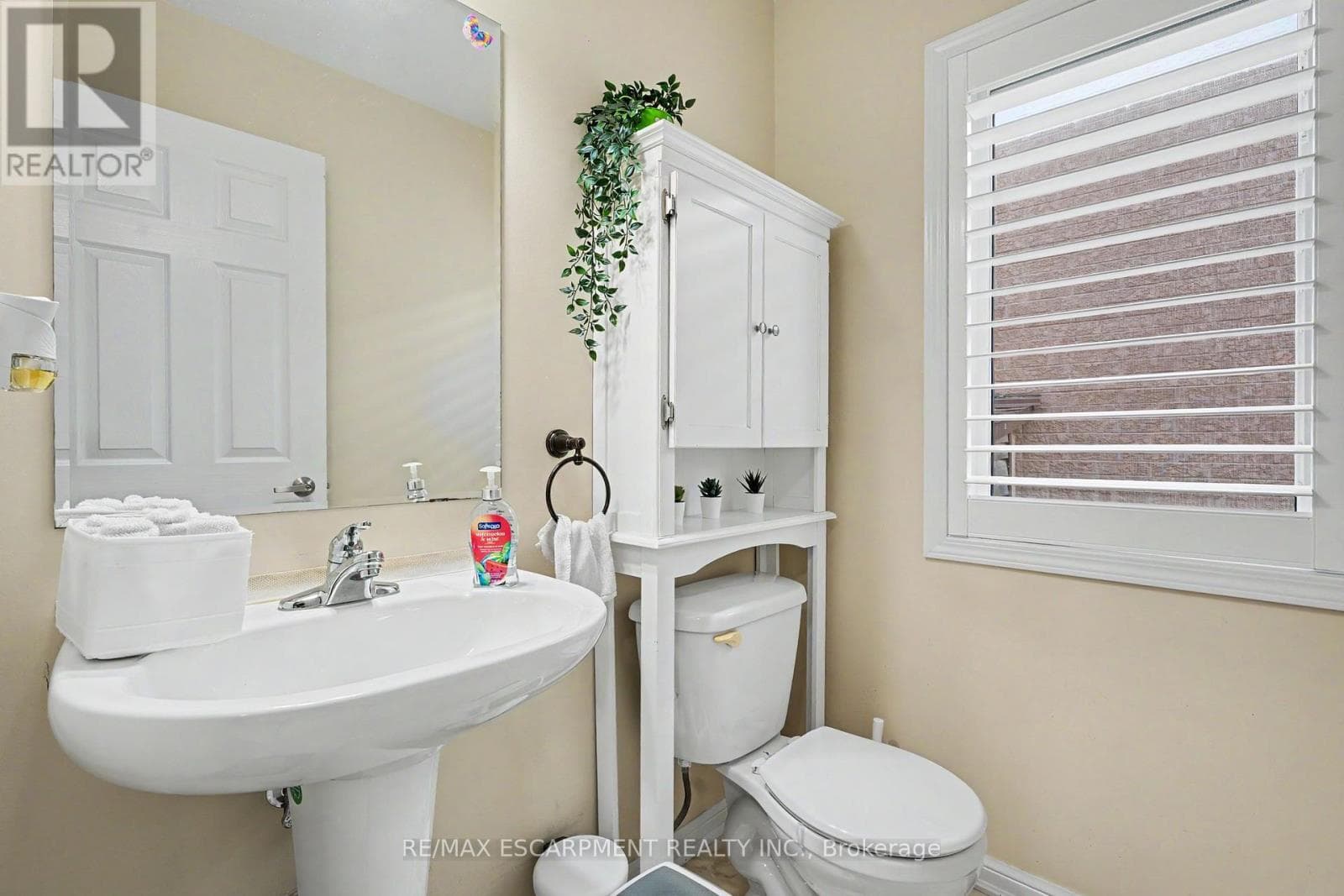 Single Family at 418 Kitty Murray Lane, Hamilton (Meadowlands), Ontario - Photo 7 - RE/MAX Garden City Realty