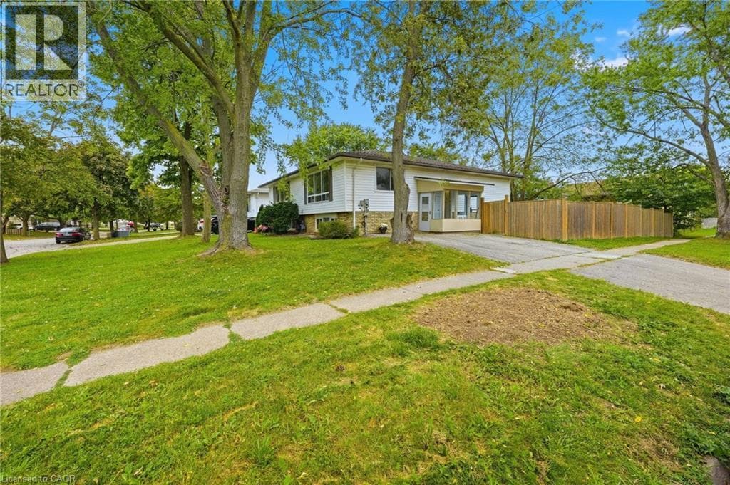 Single Family at 3 MANLEY Crescent, Thorold, Ontario - Photo 2 - RE/MAX Garden City Realty