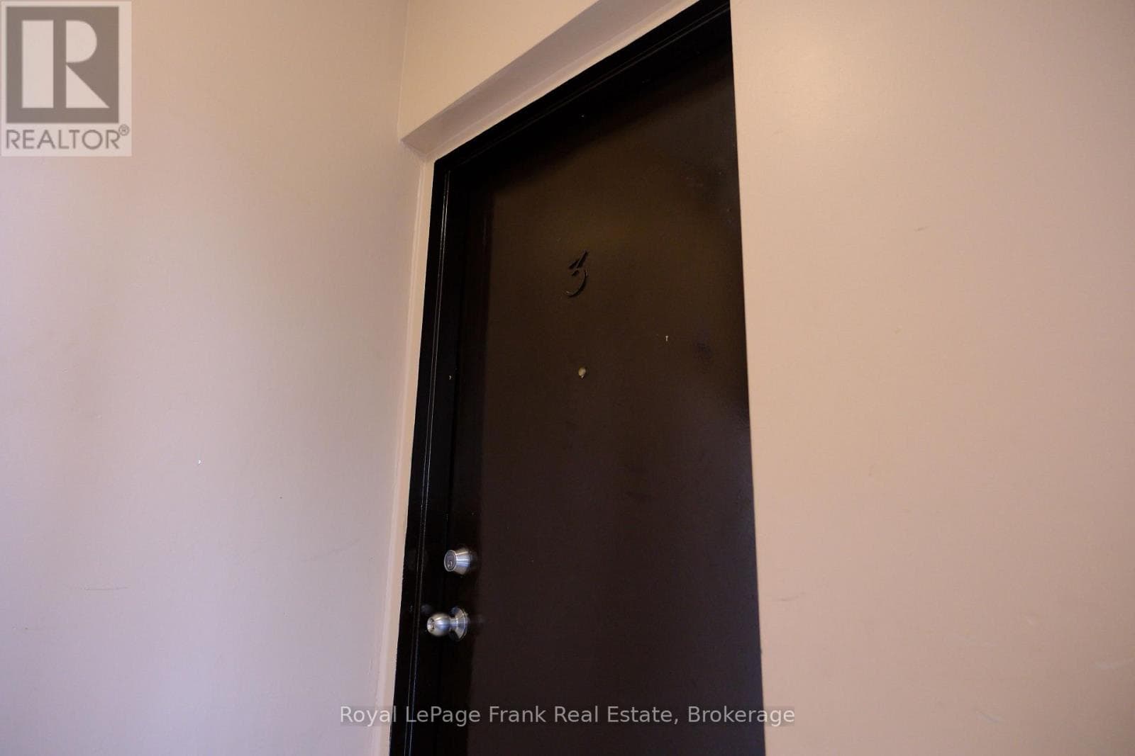 Multi-family at 3- 365 Elgin Court, Oshawa (McLaughlin), Ontario - Photo 3 - RE/MAX Garden City Realty