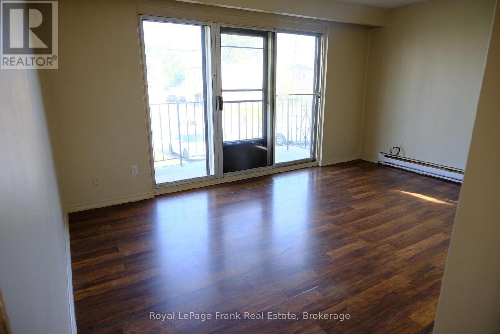 Multi-family at 3- 365 Elgin Court, Oshawa (McLaughlin), Ontario - Photo 4 - RE/MAX Garden City Realty