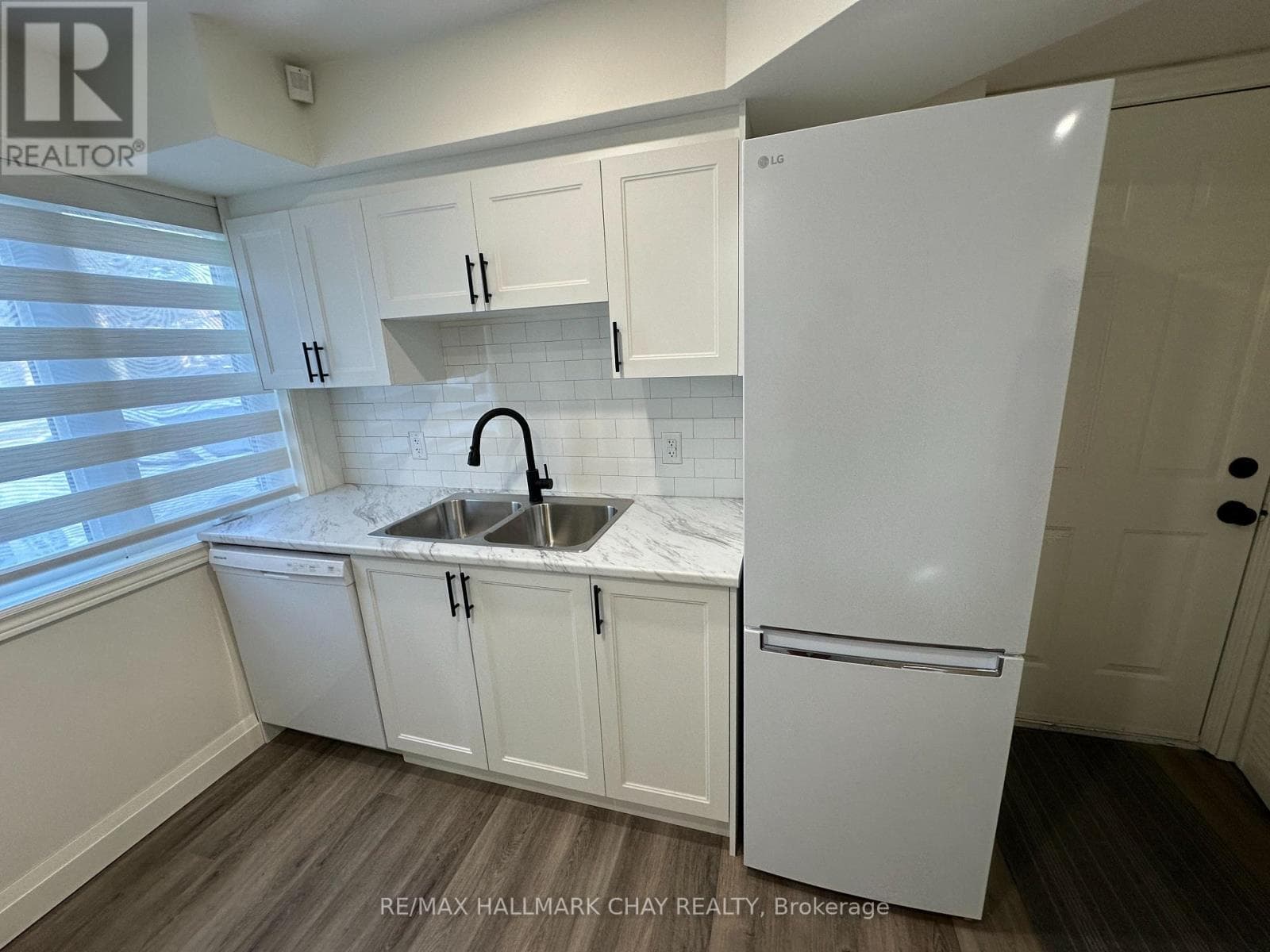 Single Family at 64 Logan Court, Barrie (Holly), Ontario - Photo 3 - RE/MAX Garden City Realty