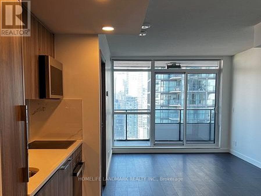 Single Family at 4005- 38 Widmer Street, Toronto (Waterfront Communities), Ontario - Photo 3 - RE/MAX Garden City Realty