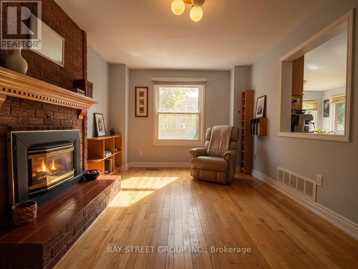 Single Family at 37 Garnish green Grove, Markham (Markham Village), Ontario - Photo 4 - RE/MAX Garden City Realty
