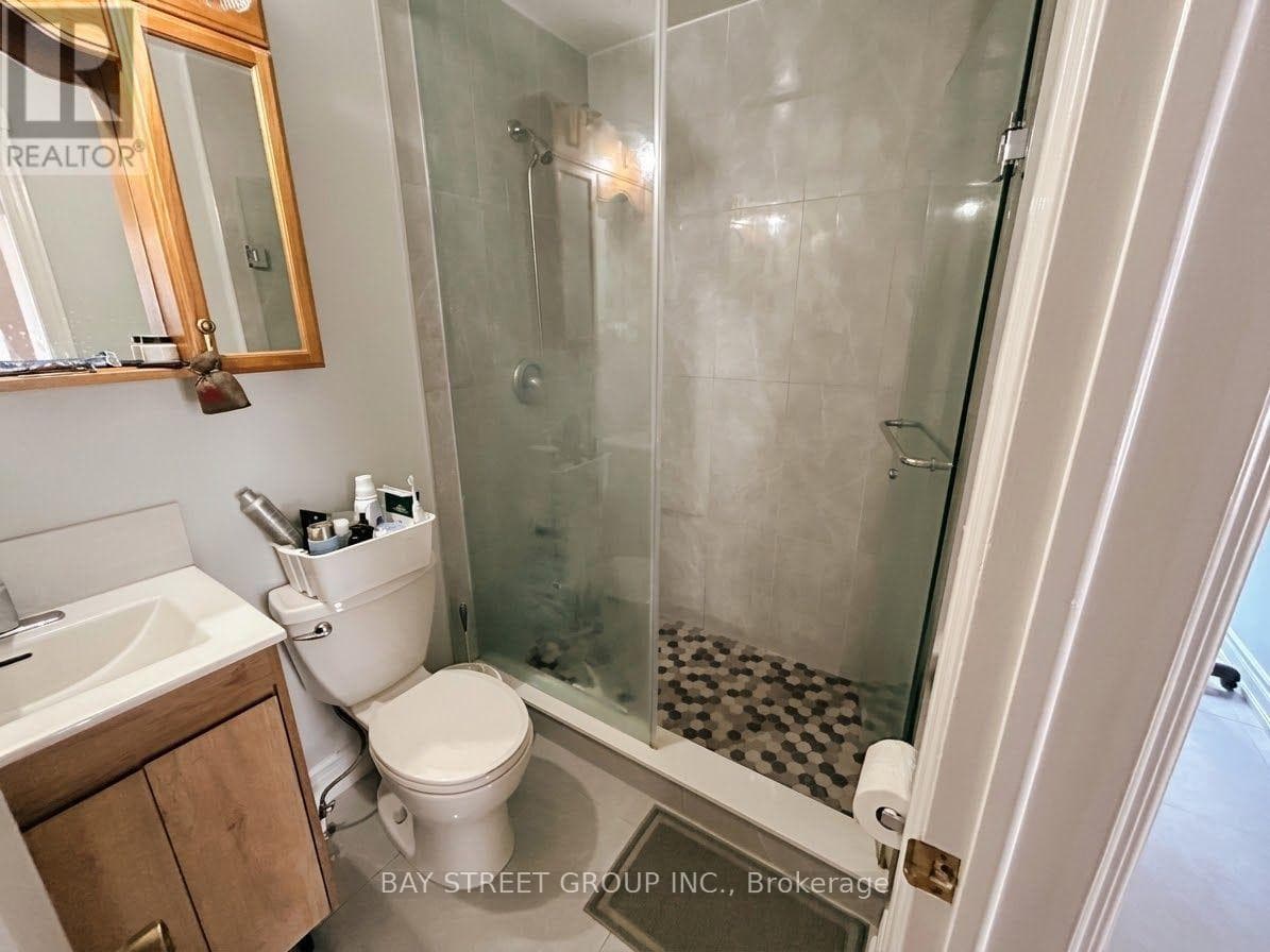 Single Family at 37 Garnish green Grove, Markham (Markham Village), Ontario - Photo 8 - RE/MAX Garden City Realty
