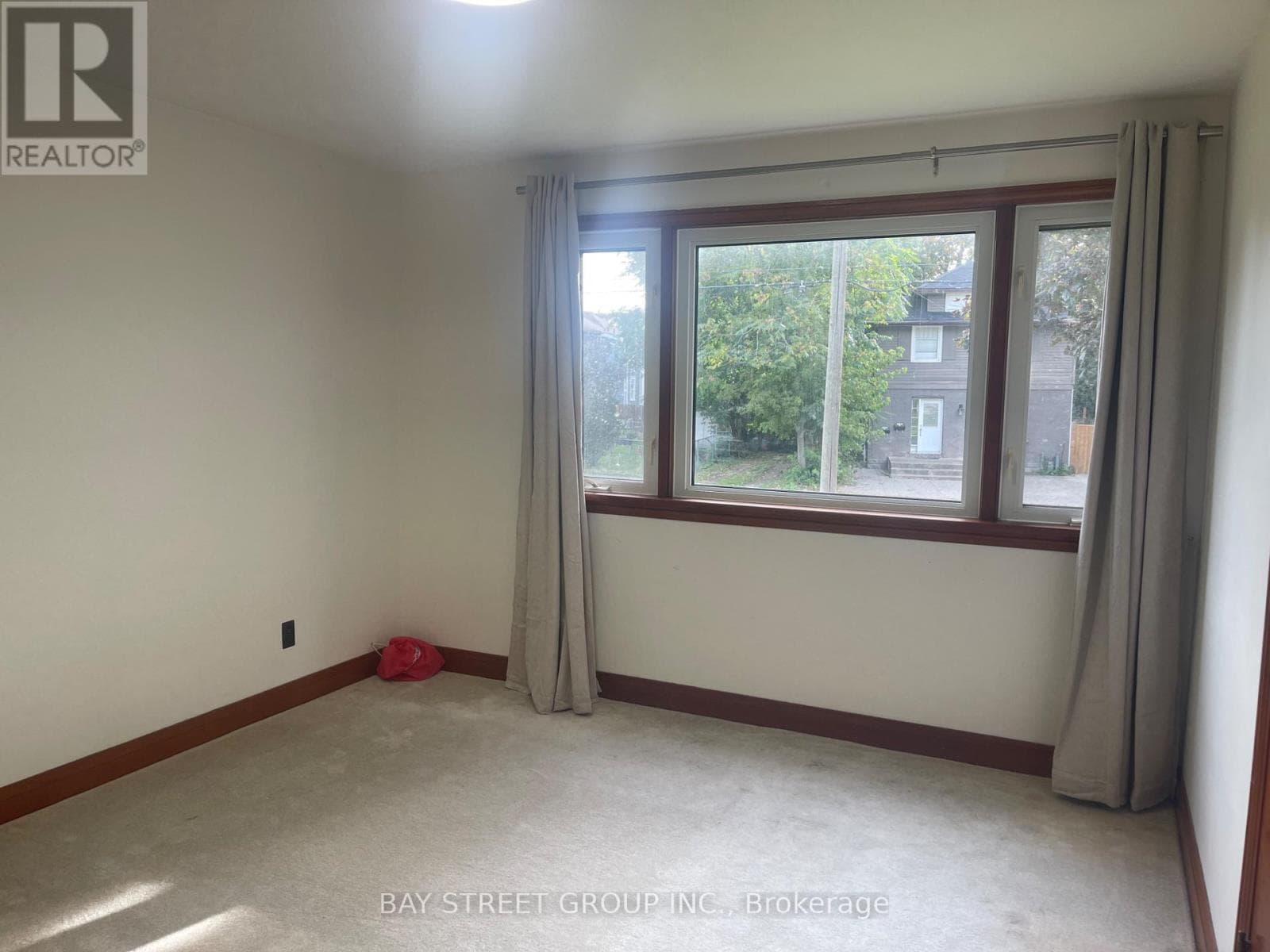 Single Family at 5137 ONTARIO Avenue, Niagara Falls (Downtown), Ontario - Photo 10 - RE/MAX Garden City Realty