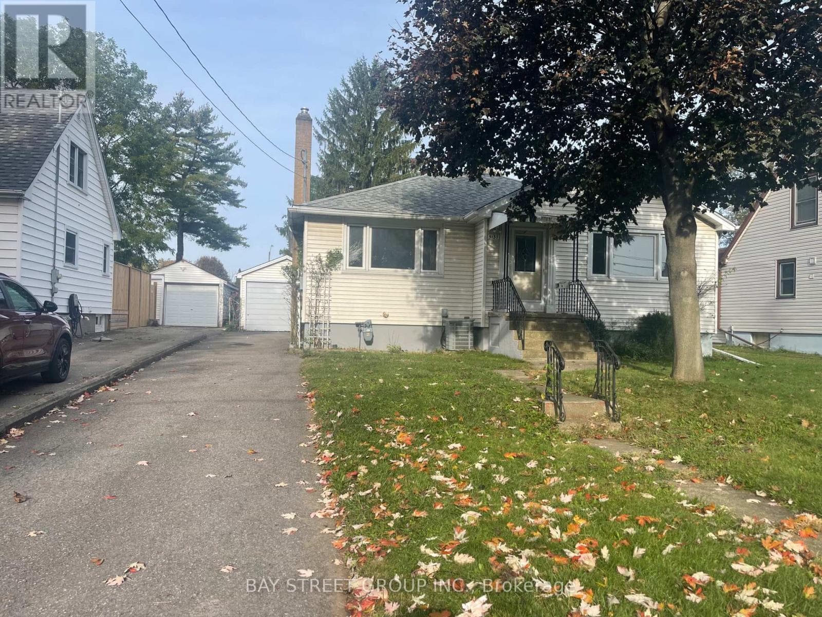 Single Family at 5137 ONTARIO Avenue, Niagara Falls (Downtown), Ontario - Photo 3 - RE/MAX Garden City Realty