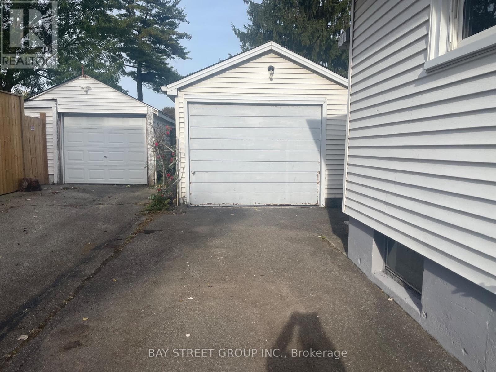 Single Family at 5137 ONTARIO Avenue, Niagara Falls (Downtown), Ontario - Photo 5 - RE/MAX Garden City Realty