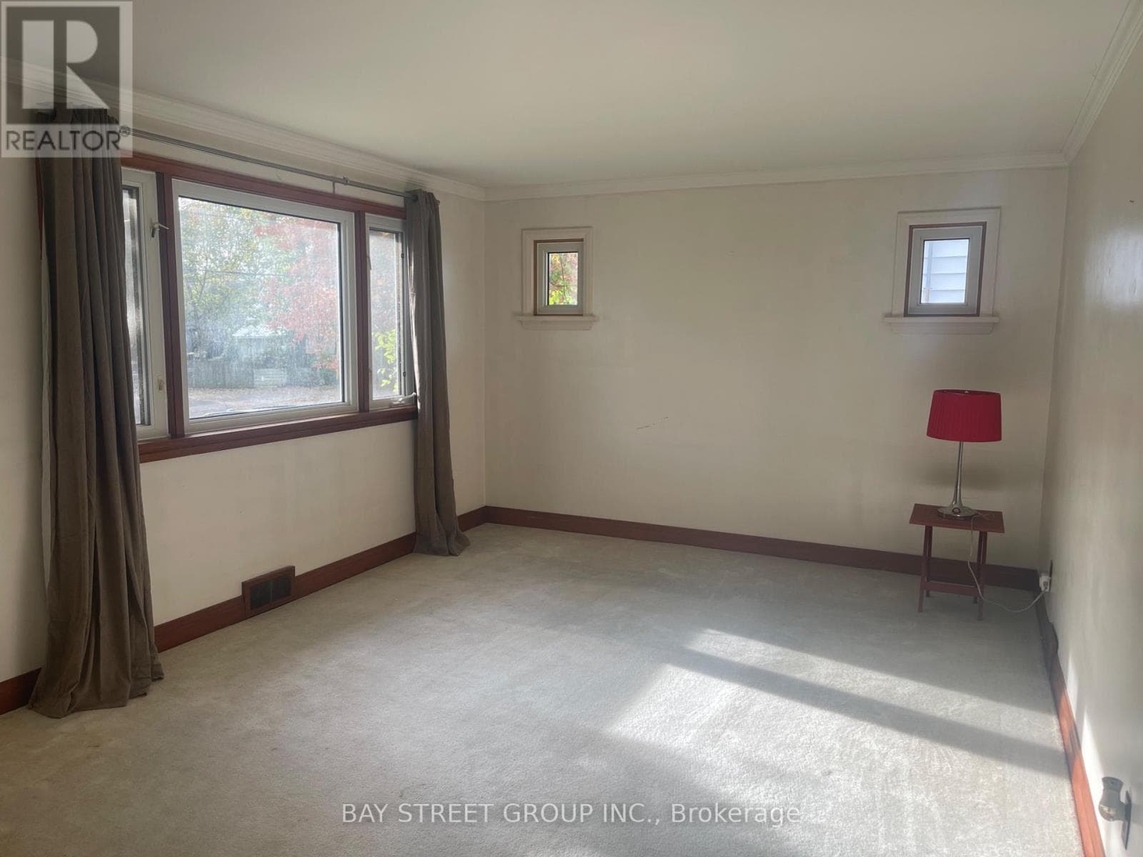 Single Family at 5137 ONTARIO Avenue, Niagara Falls (Downtown), Ontario - Photo 7 - RE/MAX Garden City Realty