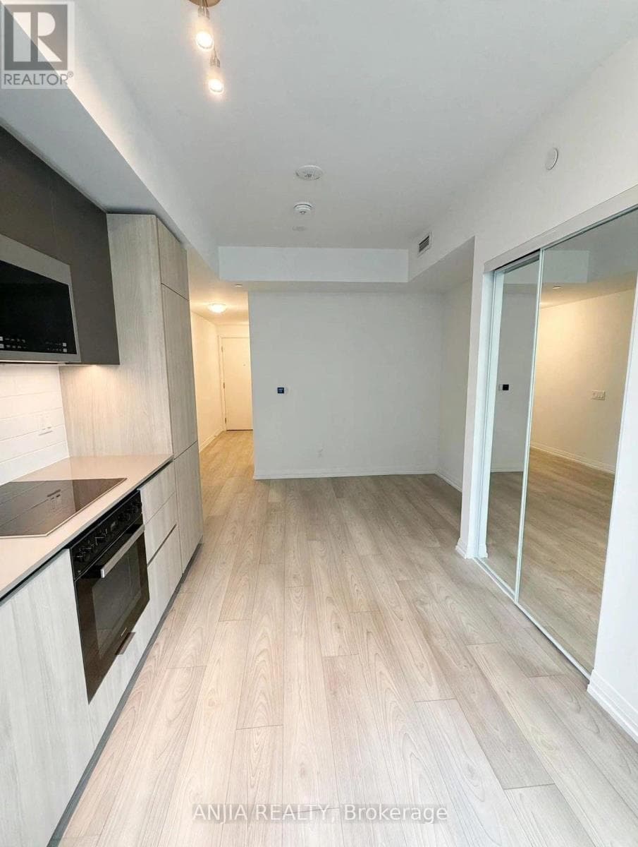 Single Family at 3028- 400 King Street, Toronto (Waterfront Communities), Ontario - Photo 7 - RE/MAX Garden City Realty
