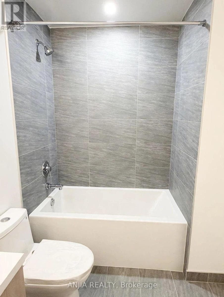 Single Family at 3028- 400 King Street, Toronto (Waterfront Communities), Ontario - Photo 9 - RE/MAX Garden City Realty