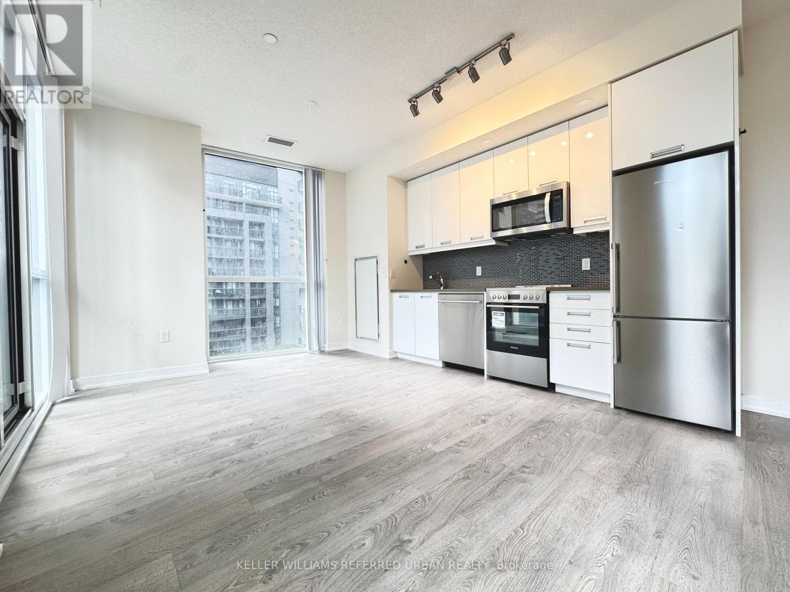 Single Family at 402- 99 John Street, Toronto (Waterfront Communities), Ontario - Photo 4 - RE/MAX Garden City Realty
