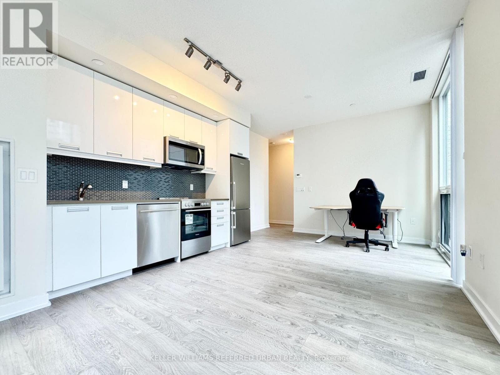 Single Family at 402- 99 John Street, Toronto (Waterfront Communities), Ontario - Photo 6 - RE/MAX Garden City Realty