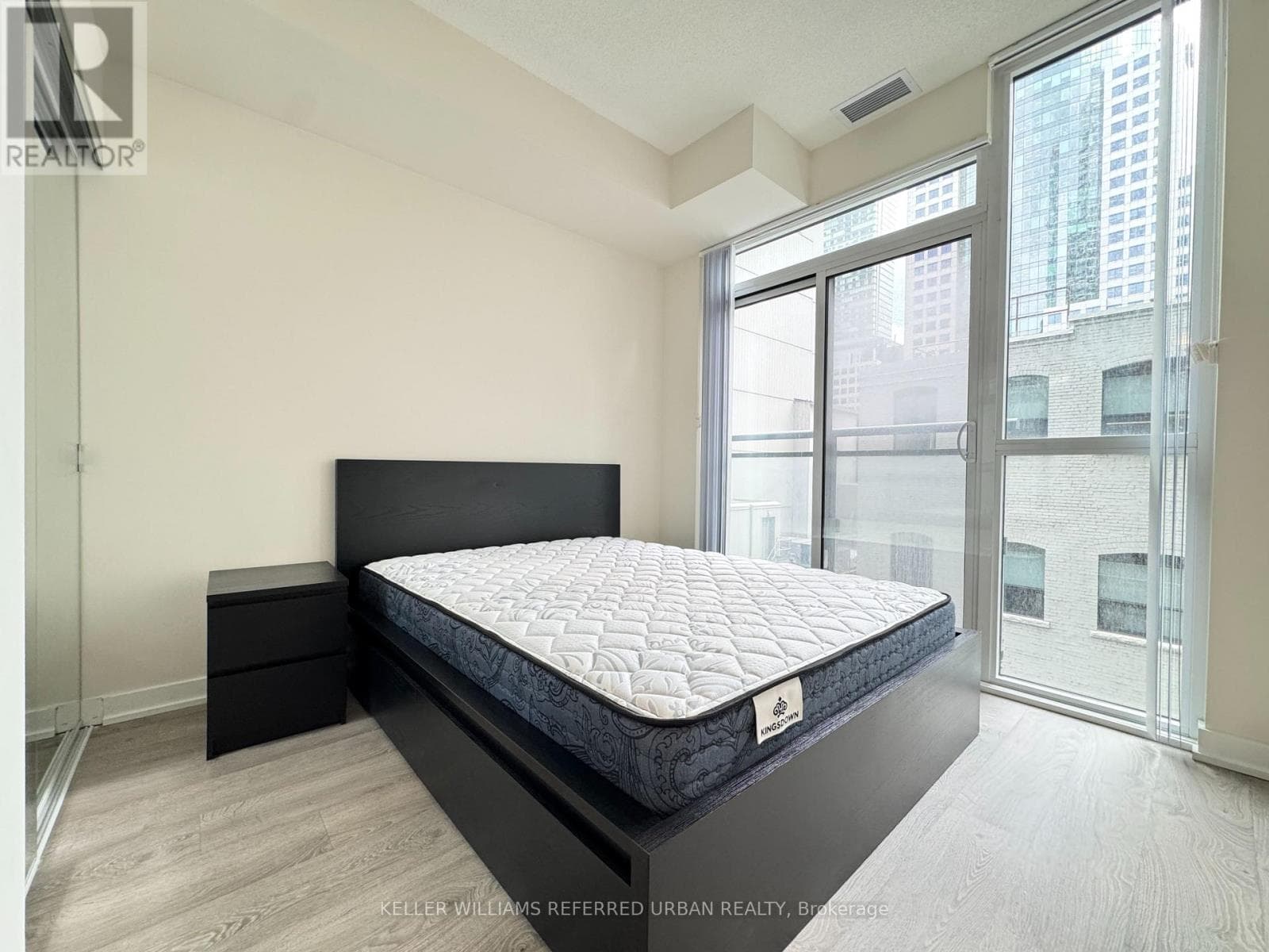 Single Family at 402- 99 John Street, Toronto (Waterfront Communities), Ontario - Photo 7 - RE/MAX Garden City Realty