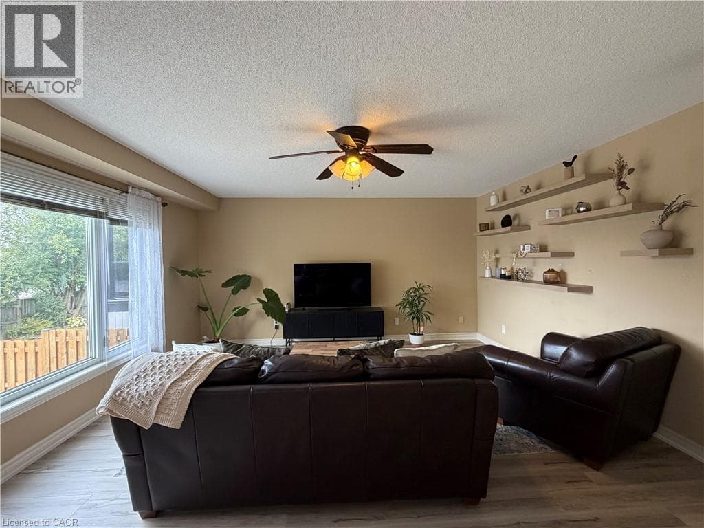 Single Family at 82 ST. DAVIDS Road, St. Catharines, Ontario - Photo 8 - RE/MAX Garden City Realty