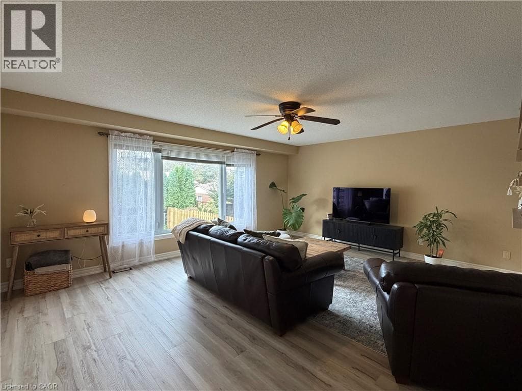 Single Family at 82 ST. DAVIDS Road, St. Catharines, Ontario - Photo 9 - RE/MAX Garden City Realty