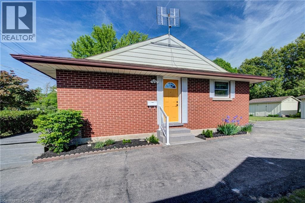 Single Family at 251 UNION Street, Waterloo, Ontario - Photo 5 - RE/MAX Garden City Realty