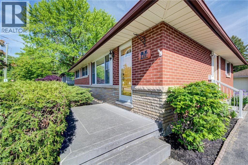 Single Family at 251 UNION Street, Waterloo, Ontario - Photo 6 - RE/MAX Garden City Realty