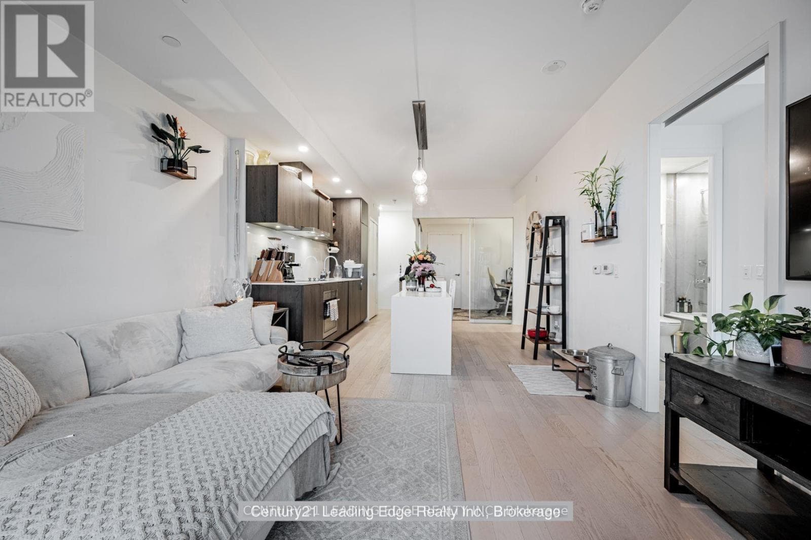 Single Family at 805- 12 Bonnycastle Street, Toronto (Waterfront Communities), Ontario - Photo 7 - RE/MAX Garden City Realty