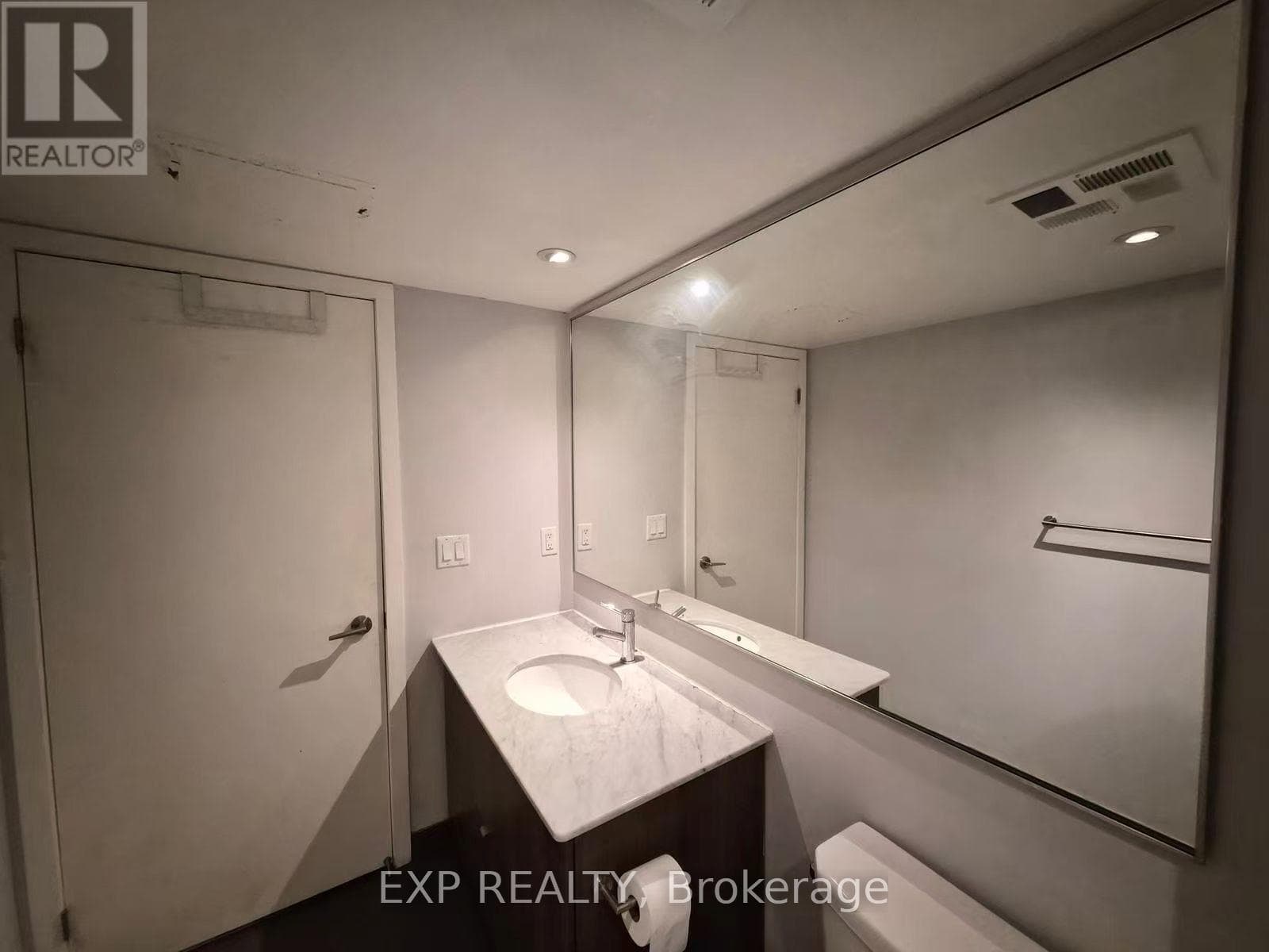 Single Family at 413- 170 Fort York Boulevard, Toronto (Waterfront Communities), Ontario - Photo 10 - RE/MAX Garden City Realty