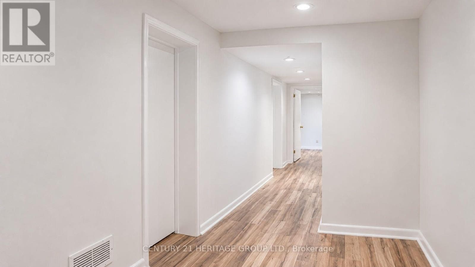 Single Family at Bsmt- 17 Hi Mount Drive, Toronto (Bayview Village), Ontario - Photo 10 - RE/MAX Garden City Realty