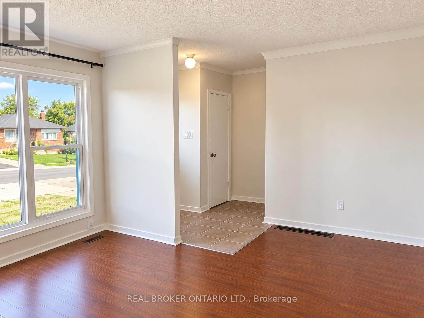 Single Family at 49 Thompson Avenue, Thorold (Thorold Downtown), Ontario - Photo 3 - RE/MAX Garden City Realty