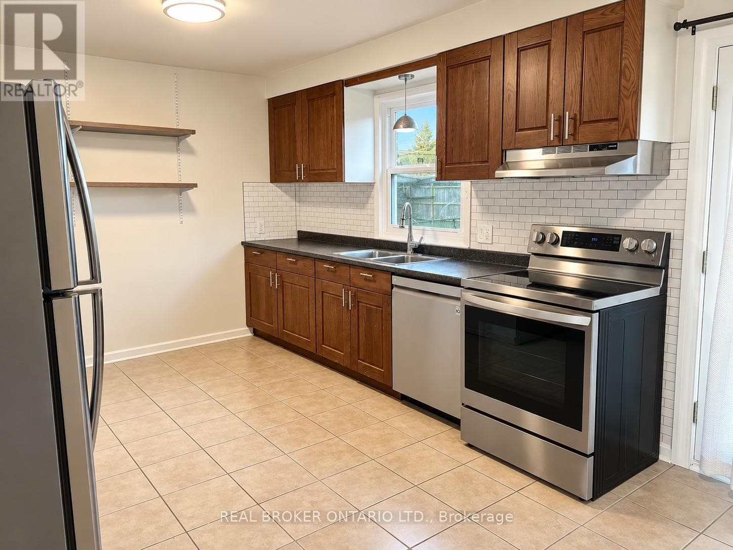 Single Family at 49 Thompson Avenue, Thorold (Thorold Downtown), Ontario - Photo 4 - RE/MAX Garden City Realty