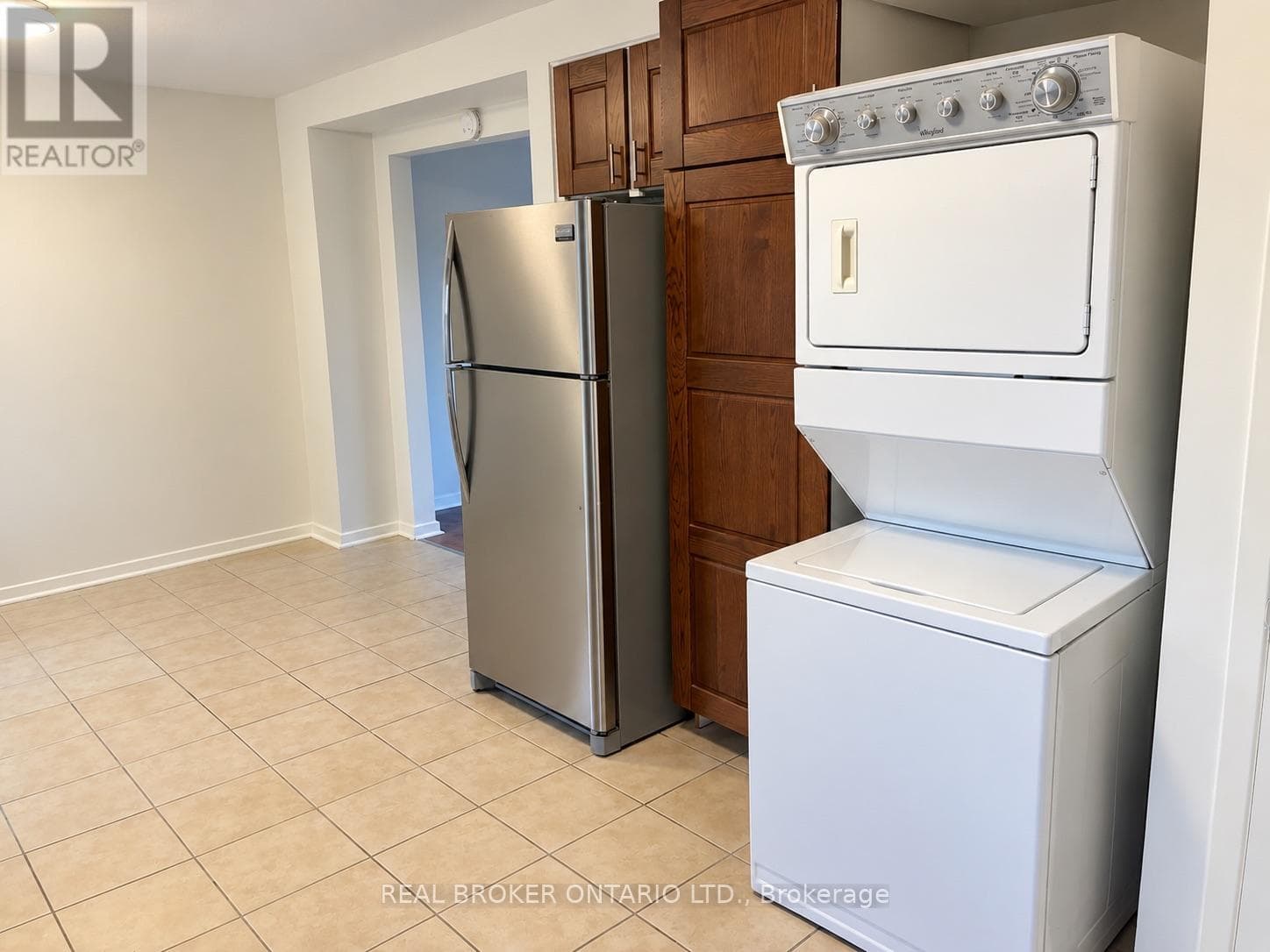 Single Family at 49 Thompson Avenue, Thorold (Thorold Downtown), Ontario - Photo 5 - RE/MAX Garden City Realty