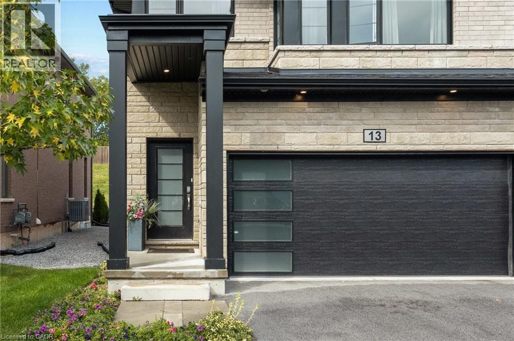 Single Family at 13- 4552 PORTAGE Road, Niagara Falls, Ontario - Photo 3 - RE/MAX Garden City Realty