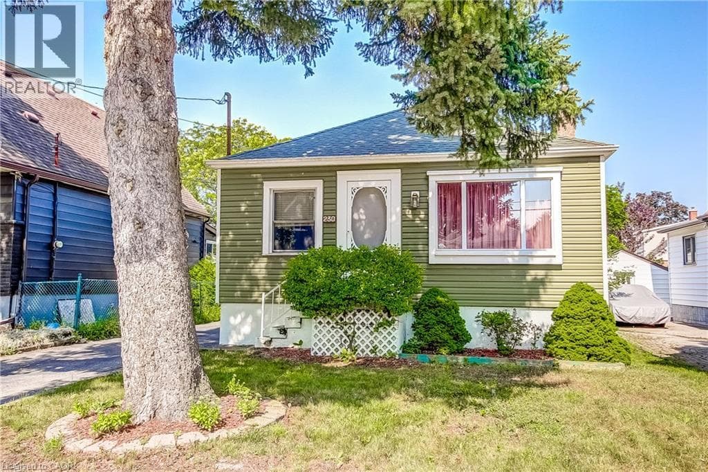 Single Family at 230 EAST 33RD Street, Hamilton, Ontario - Photo 4 - RE/MAX Garden City Realty