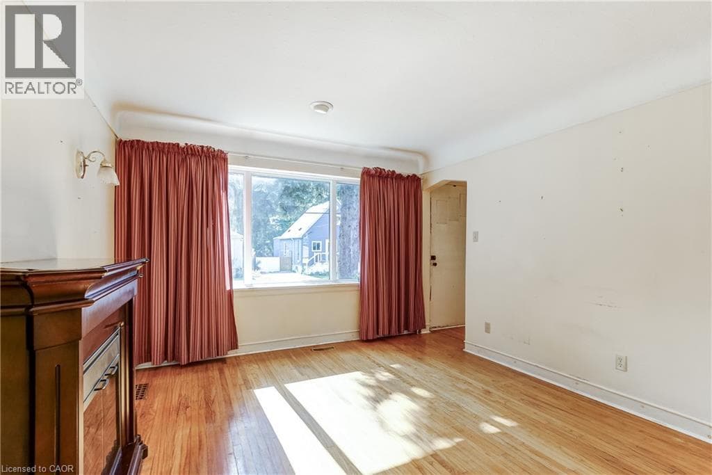 Single Family at 230 EAST 33RD Street, Hamilton, Ontario - Photo 9 - RE/MAX Garden City Realty