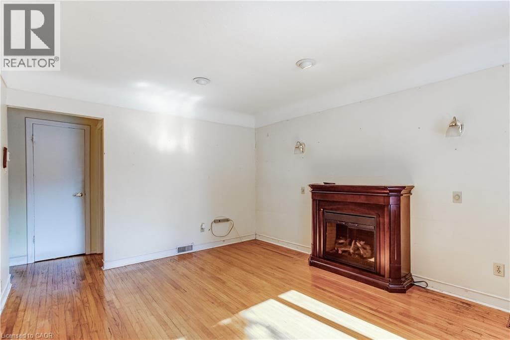 Single Family at 230 EAST 33RD Street, Hamilton, Ontario - Photo 8 - RE/MAX Garden City Realty